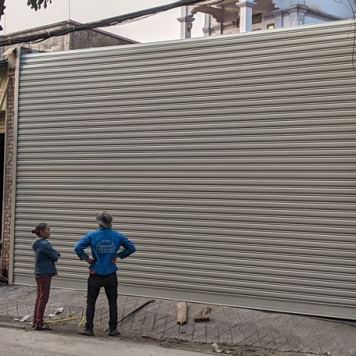 Lắp cửa cuốn giá rẻ tại khu công nghiệp Vĩnh Lộc